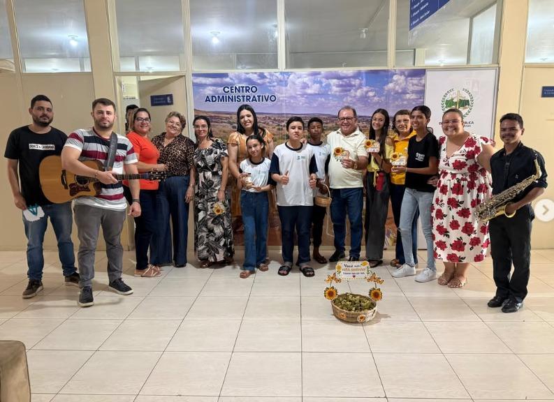 Escola Municipal Mozart Rodrigues aborda saúde mental com alunos em ação do Setembro Amarelo