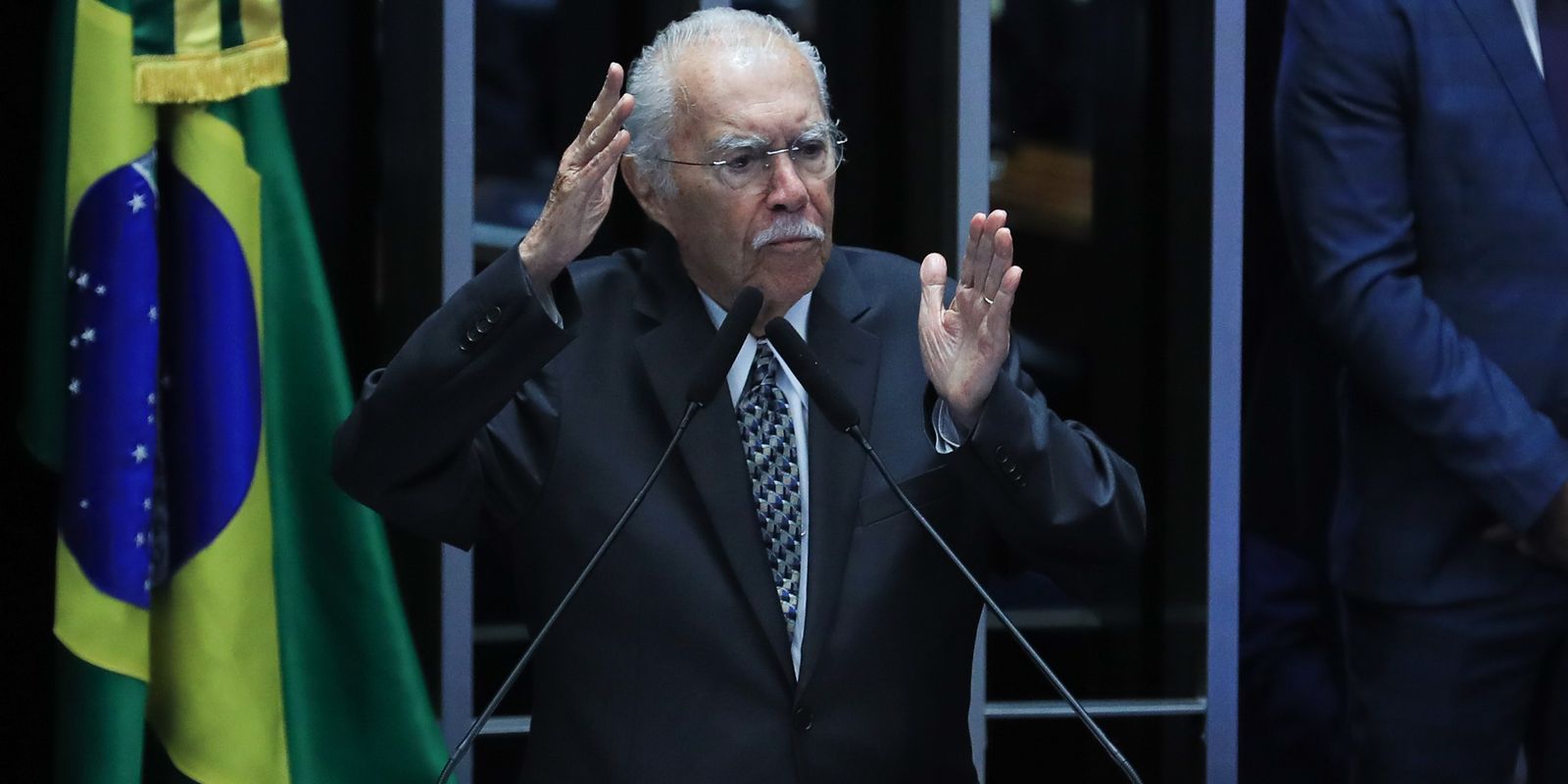 José Sarney é internado com quadro de pneumonia em São Luís