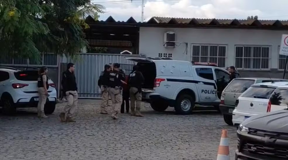 Operação policial em Bayeux investiga facção que expulsou moradores de casas