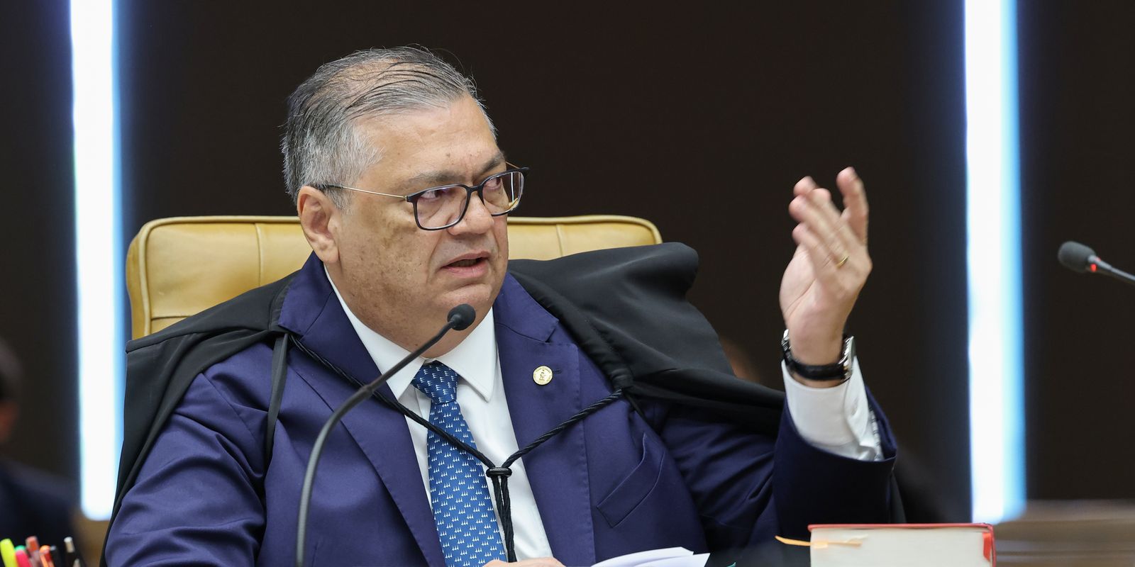 Flávio Dino paralisa julgamento no Supremo Tribunal Federal com pedido de vista