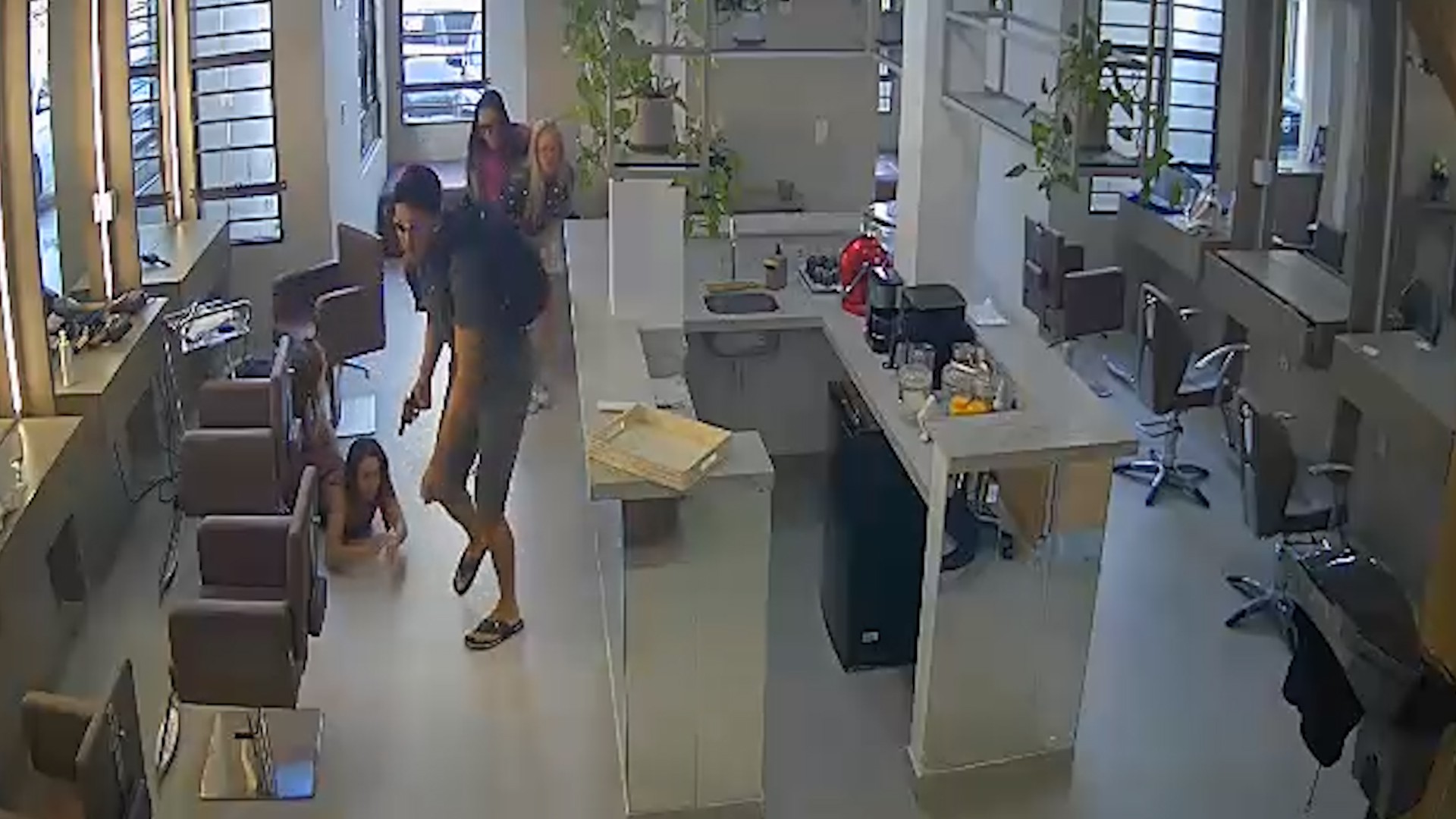 Prisão de suspeito em assalto a salão de beleza na orla de João Pessoa