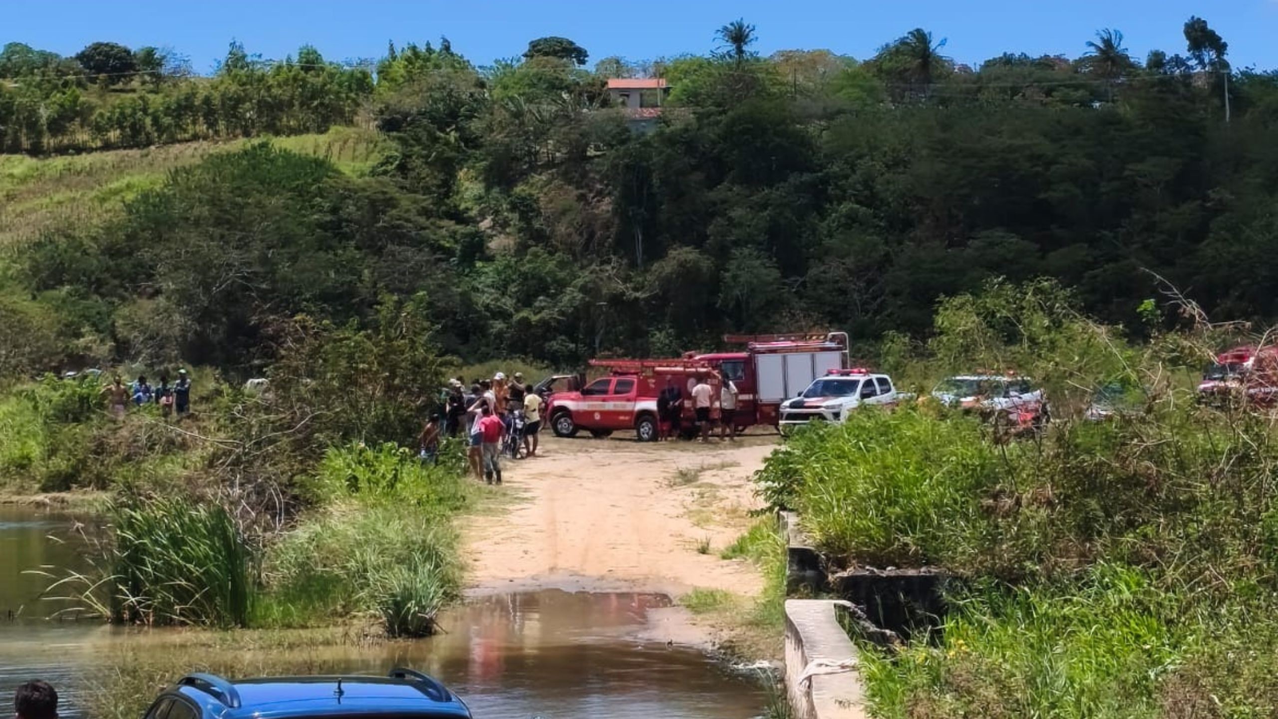 Homem morre após carro cair em açude em grave acidente na Paraíba