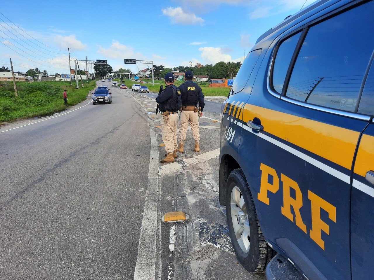 Acidente entre carro e moto deixa morto na BR-230 no Sertão da Paraíba