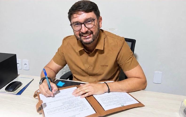 Iarley Pereira autoriza pavimentação para ampliar acesso às comunidades rurais de Carrapateira