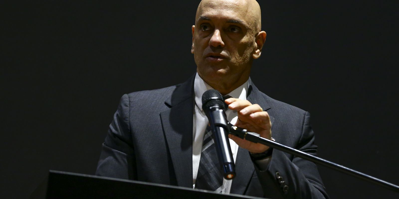 Moraes rebate investigação e a chama de ilegal e inconstitucional