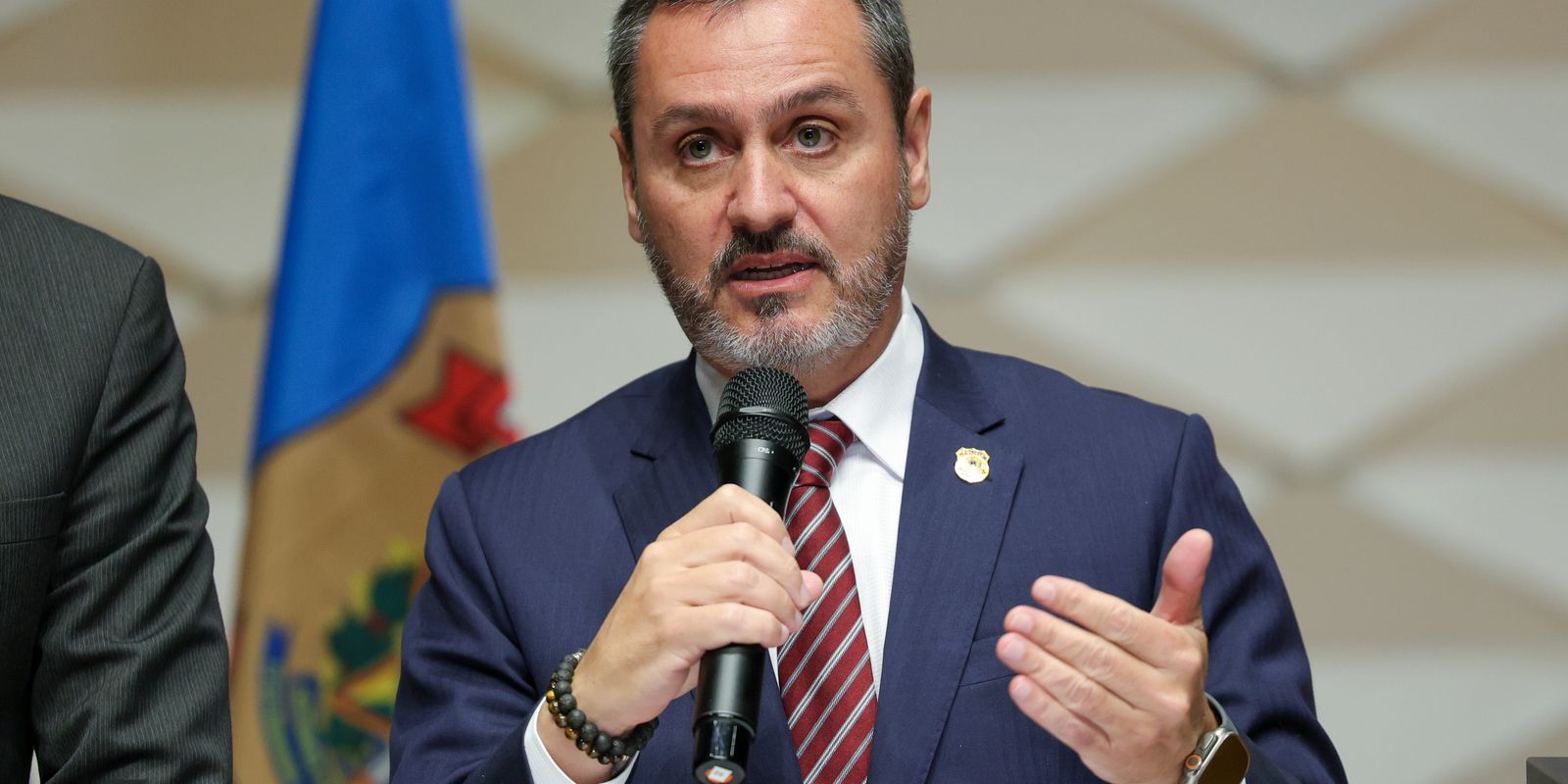 Mendonça determina o afastamento do diretor da PF e de chefe de inteligência