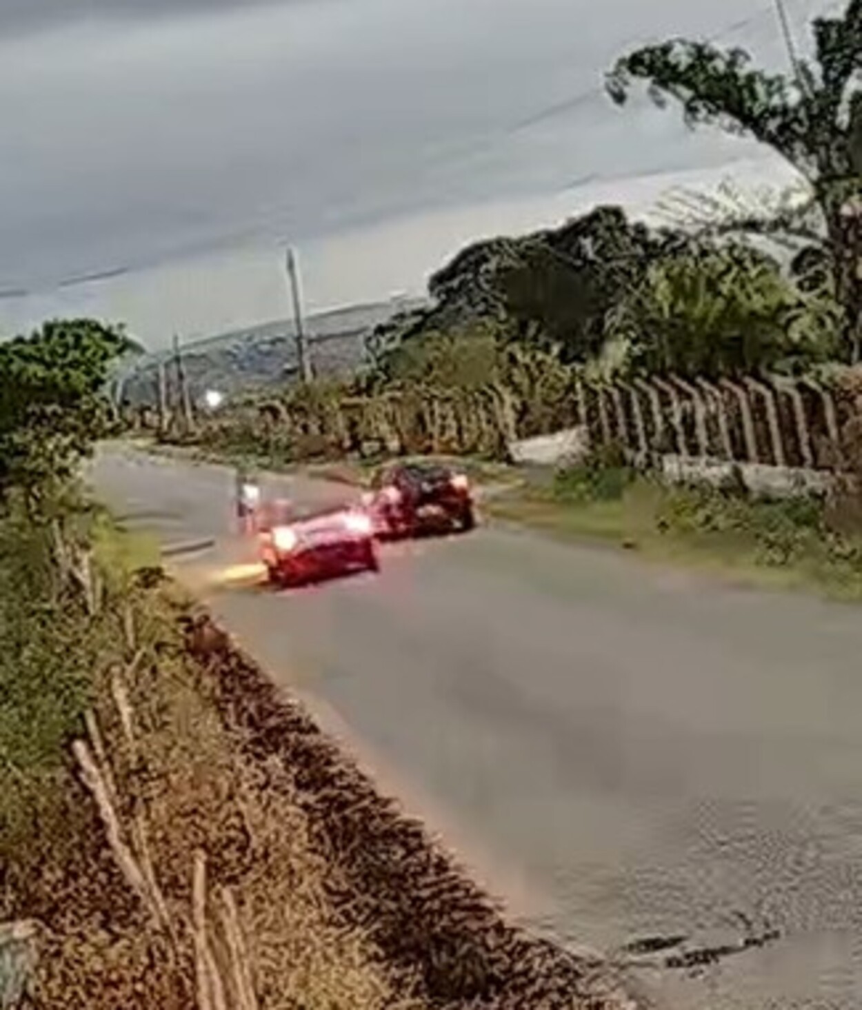 Acidente entre carro e moto deixa mulher morta na Paraíba