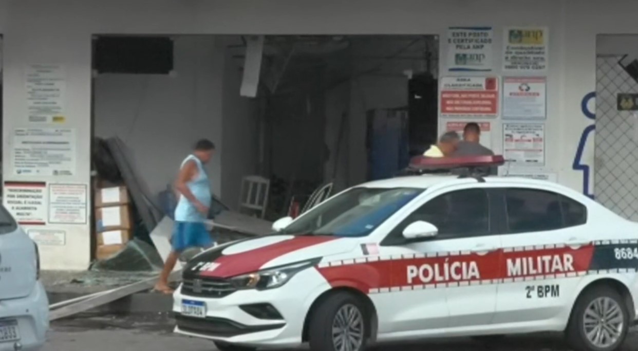 Quadrilha explode cofre e rouba posto de gasolina em Campina Grande