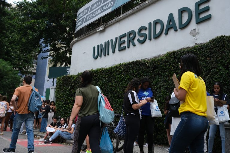 Projeto de lei extingue vestibular e propõe acesso universal no ensino superior