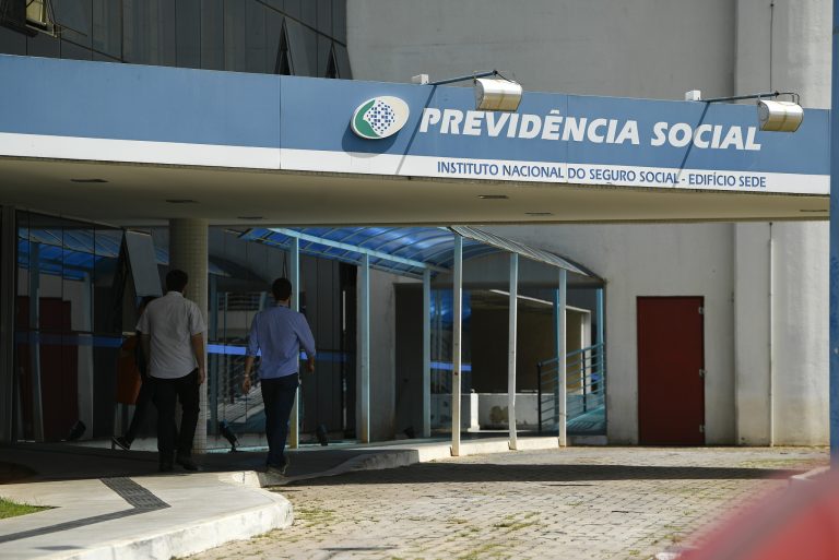 Projeto de lei garante gratuidade em ligações para o INSS na Câmara