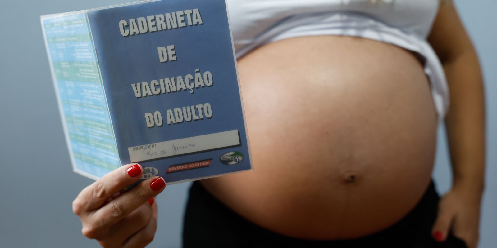 Vacinação de gestantes: baixa imunização contra covid e gripe preocupa especialistas