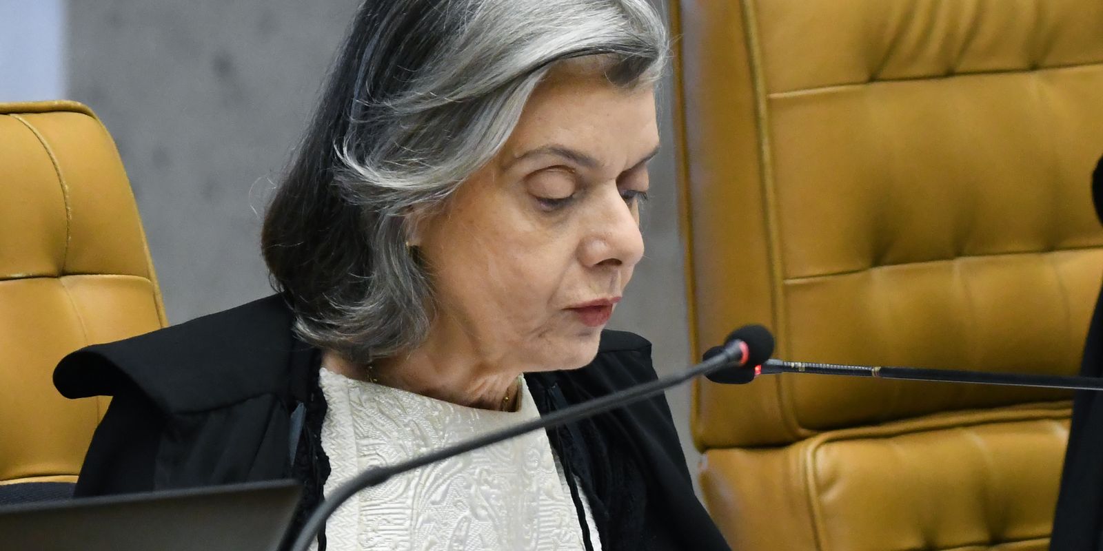 Cármen Lúcia lamenta crise no STF e aponta mal-estar cívico na população