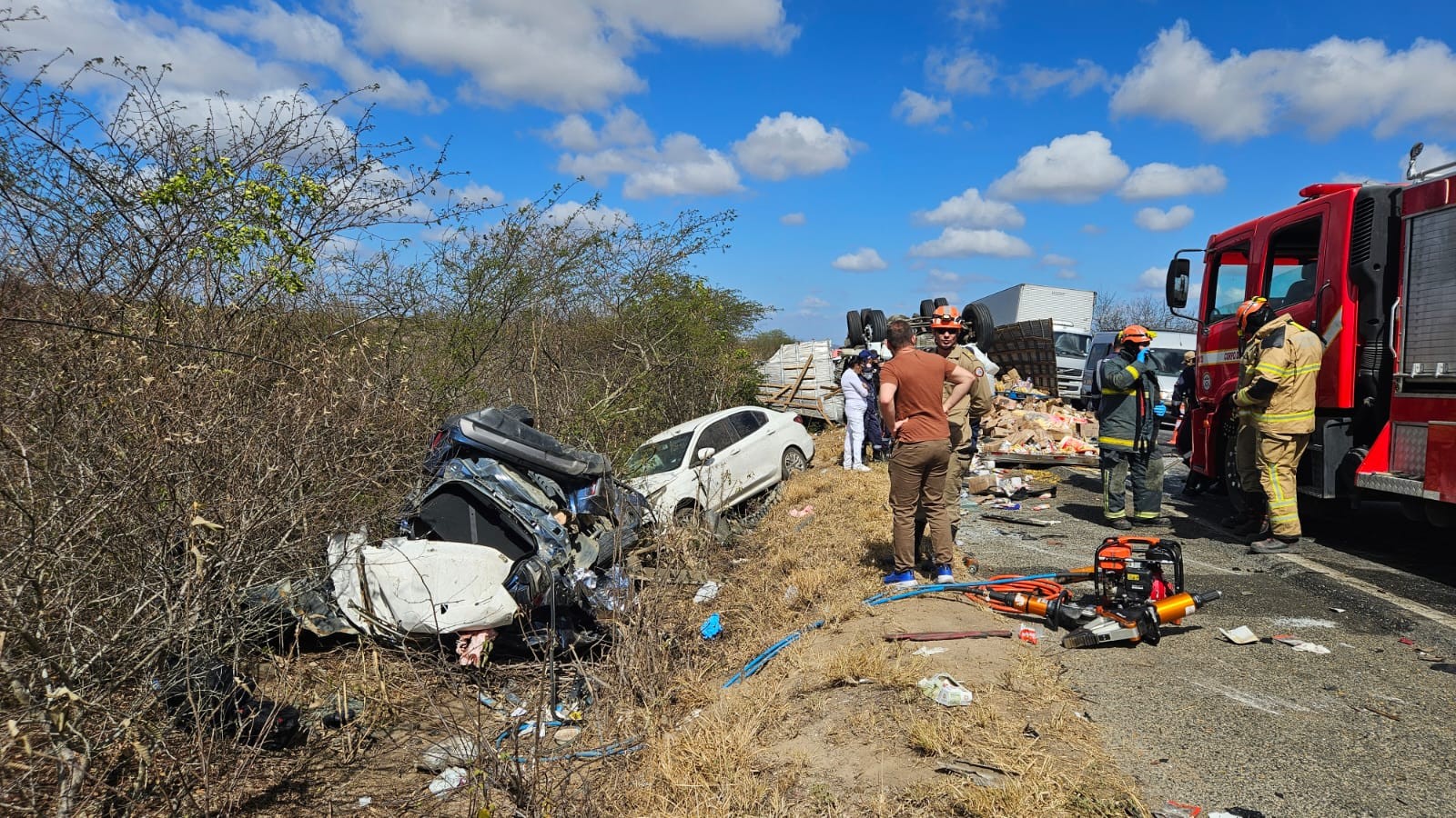 Tragédia na BR-230: colisão entre van e caminhonete deixa seis mortos na Paraíba