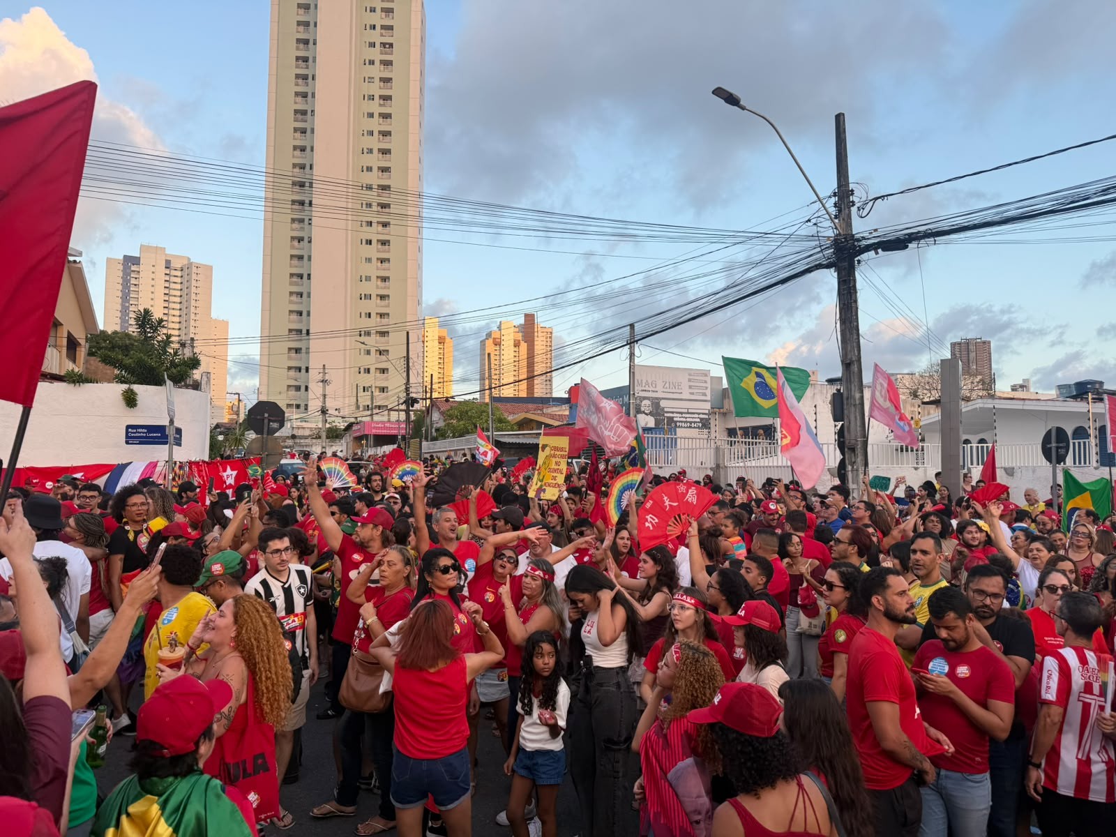 Apoiadores de Lula realizam ato em João Pessoa na véspera do segundo turno
