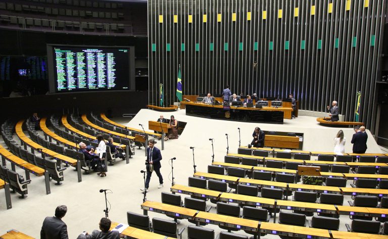 Câmara dos Deputados aprova Medida Provisória que exige exame para exercer medicina