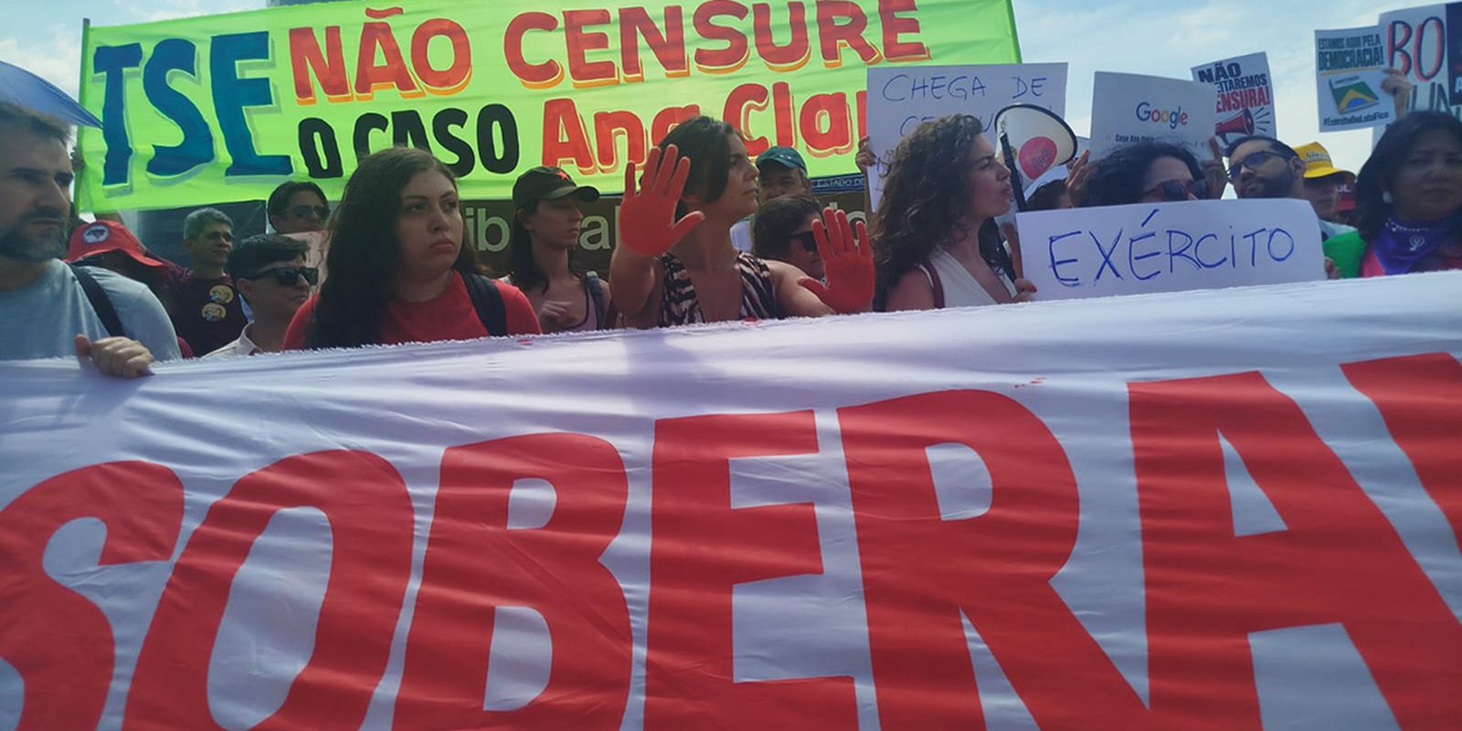 Protestos no TSE contestam decisão de André Mendonça sobre caso Ana Clara