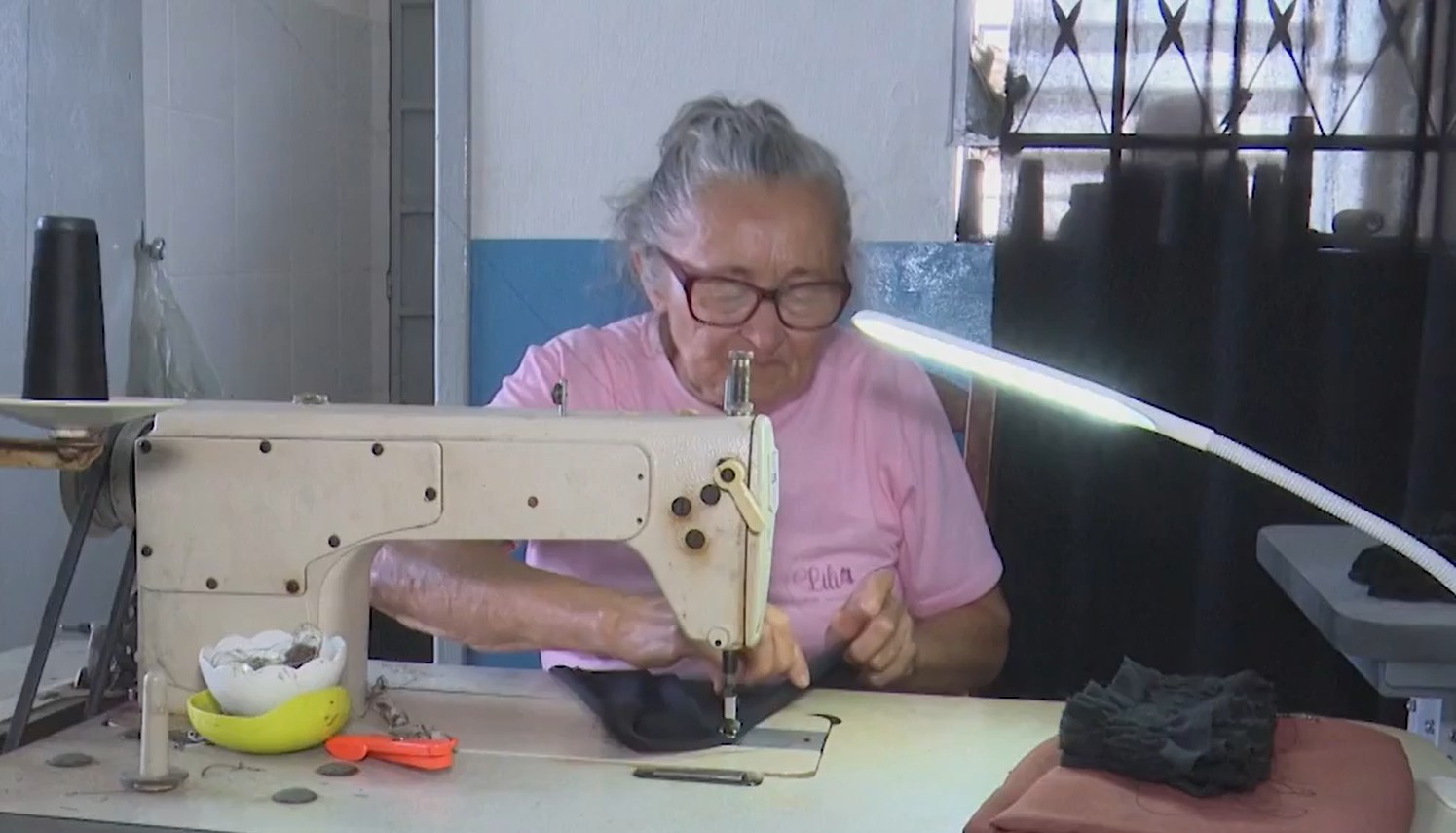 Cidade da Paraíba produz 40 mil peças de roupa por semana e impulsiona economia