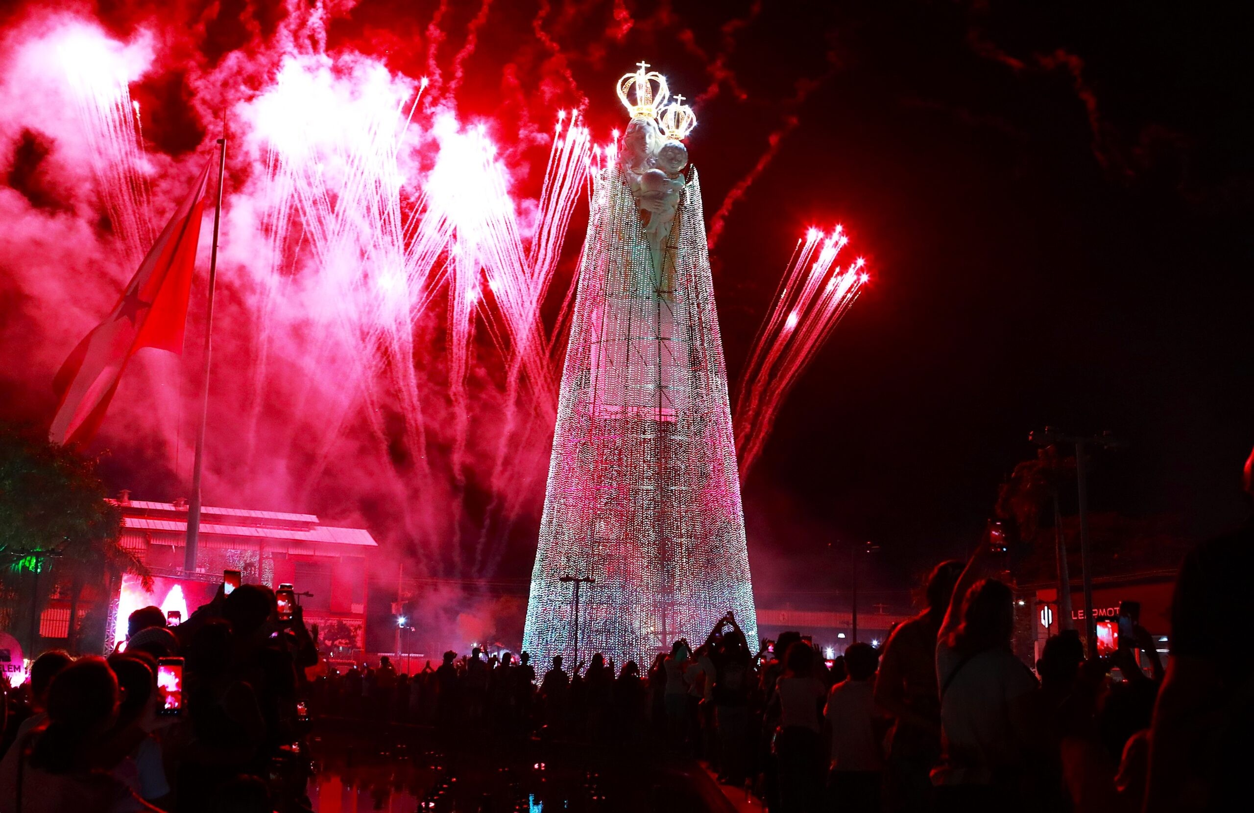 Círio 2026: cenógrafo paraibano assina iluminação de imagem gigante em Belém