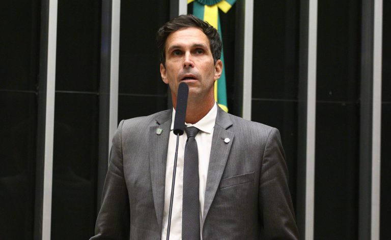 Comissão da câmara aprova projeto de lei que protege jovens atletas nas escolas