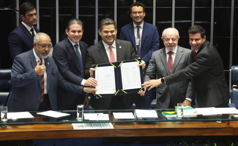 Congresso promulga fim da escala 6x1 e estabelece nova jornada semanal