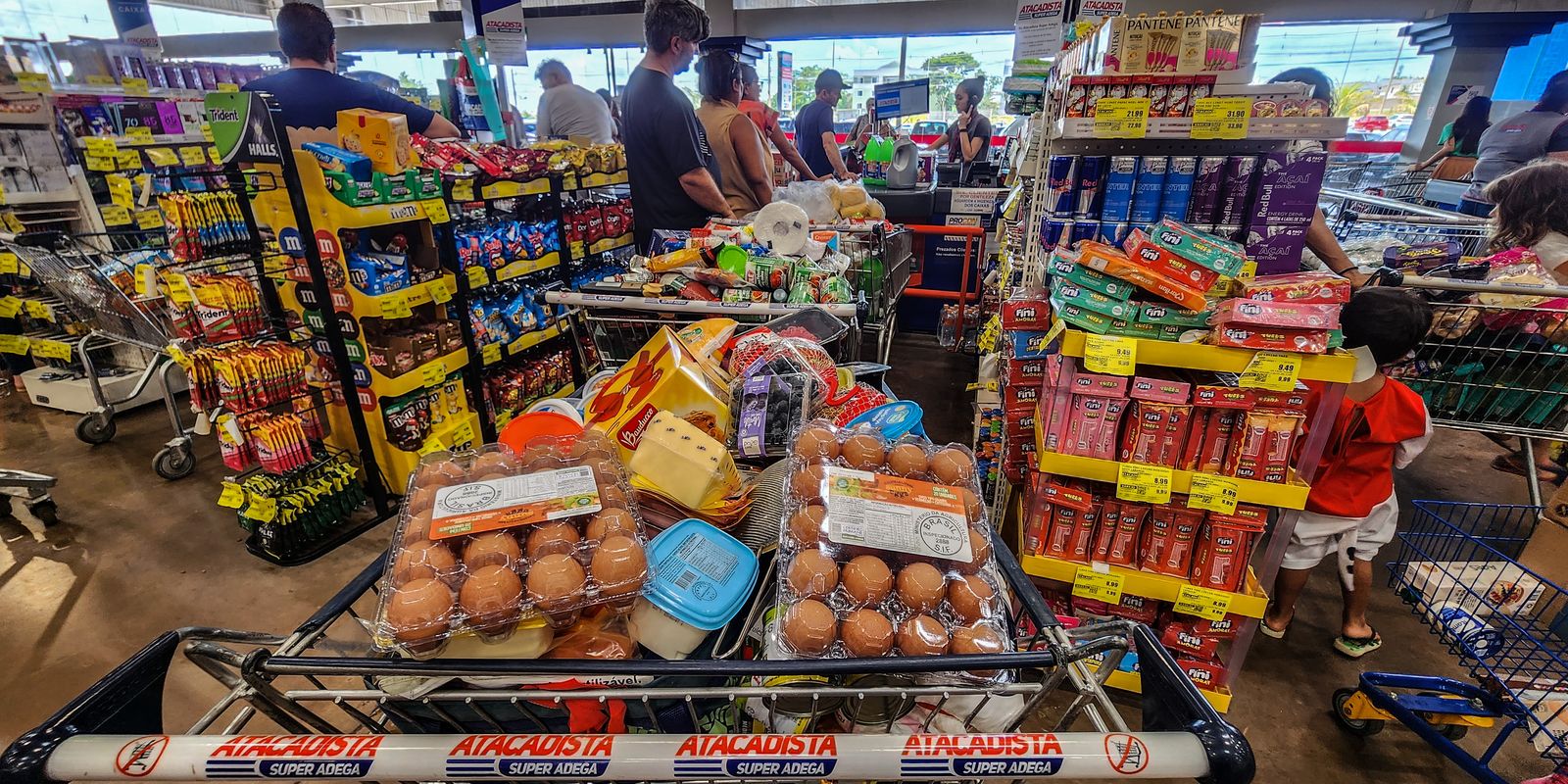 Consumo de alimentos dispara com nova fase econômica e restrição às bets