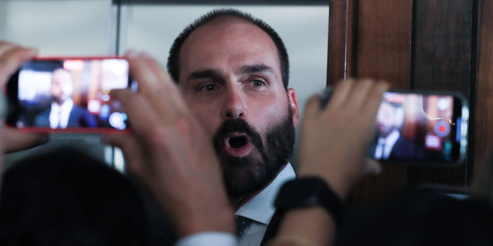 Eduardo Bolsonaro tem mandado de prisão registrado no BNMP