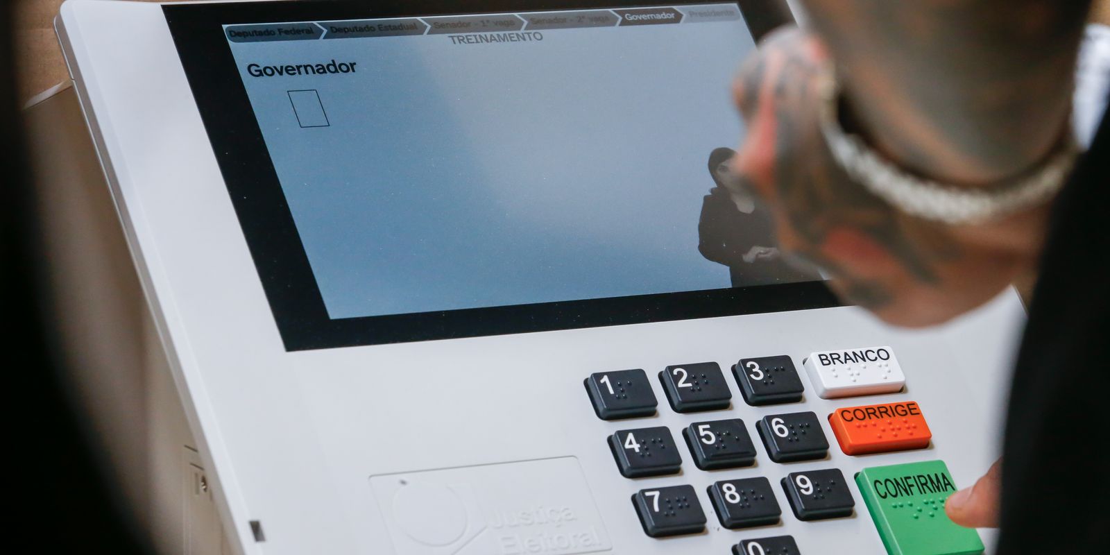 Fim da propaganda eleitoral gratuita marca reta final do primeiro turno