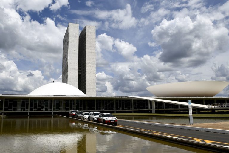 Renovação do senado atinge setenta e quatro porcento para a legislatura de 2027
