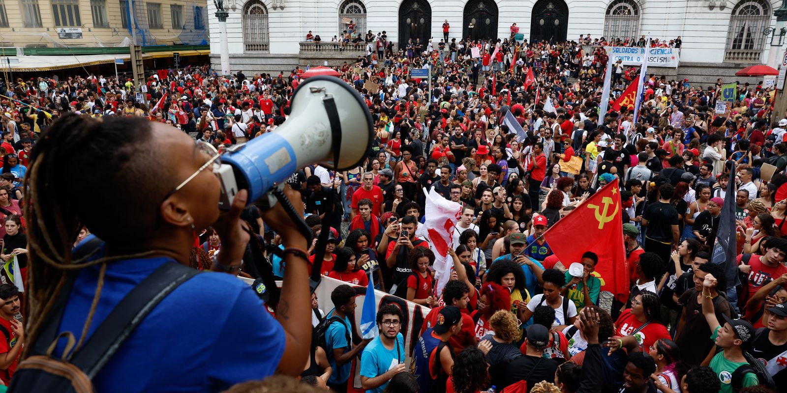 Estudantes realizam atos em diversos estados em apoio a Lula