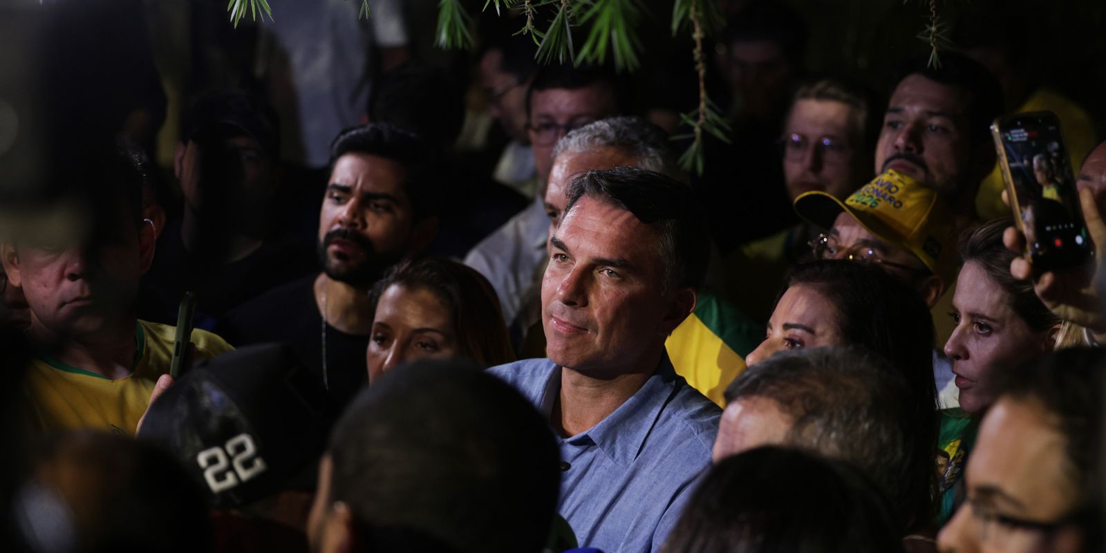 Flávio Bolsonaro impõe condições no TSE para abrir sigilos