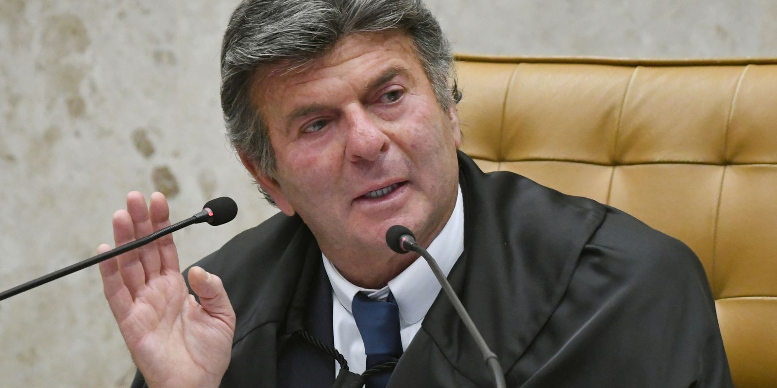 Luiz Fux cobra posição da AGU sobre o funcionamento de bets no STF