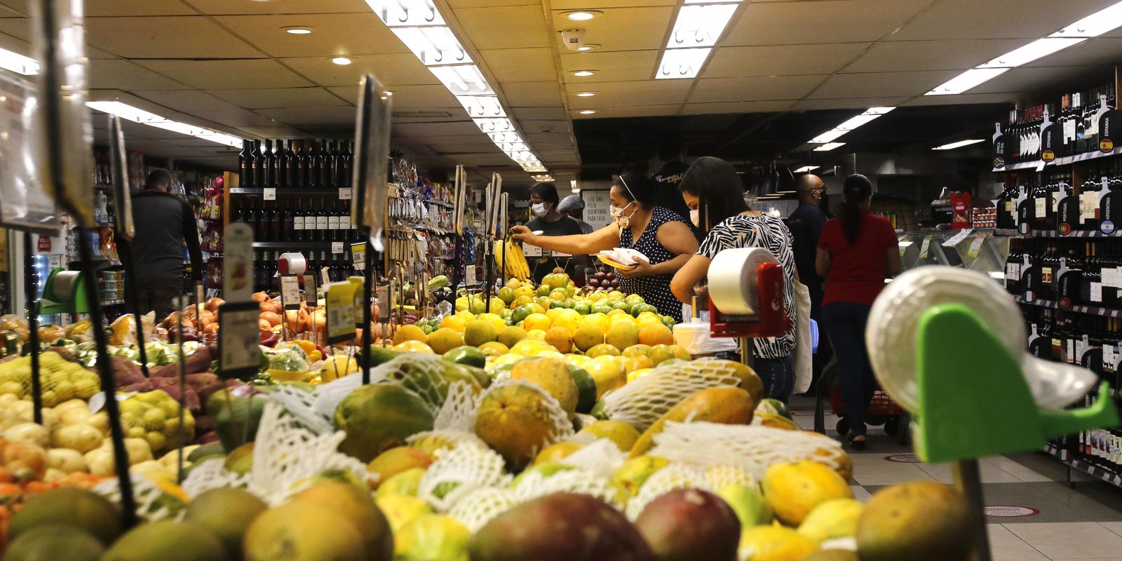 INPC registra alta e acumula inflação de 4,29% em doze meses