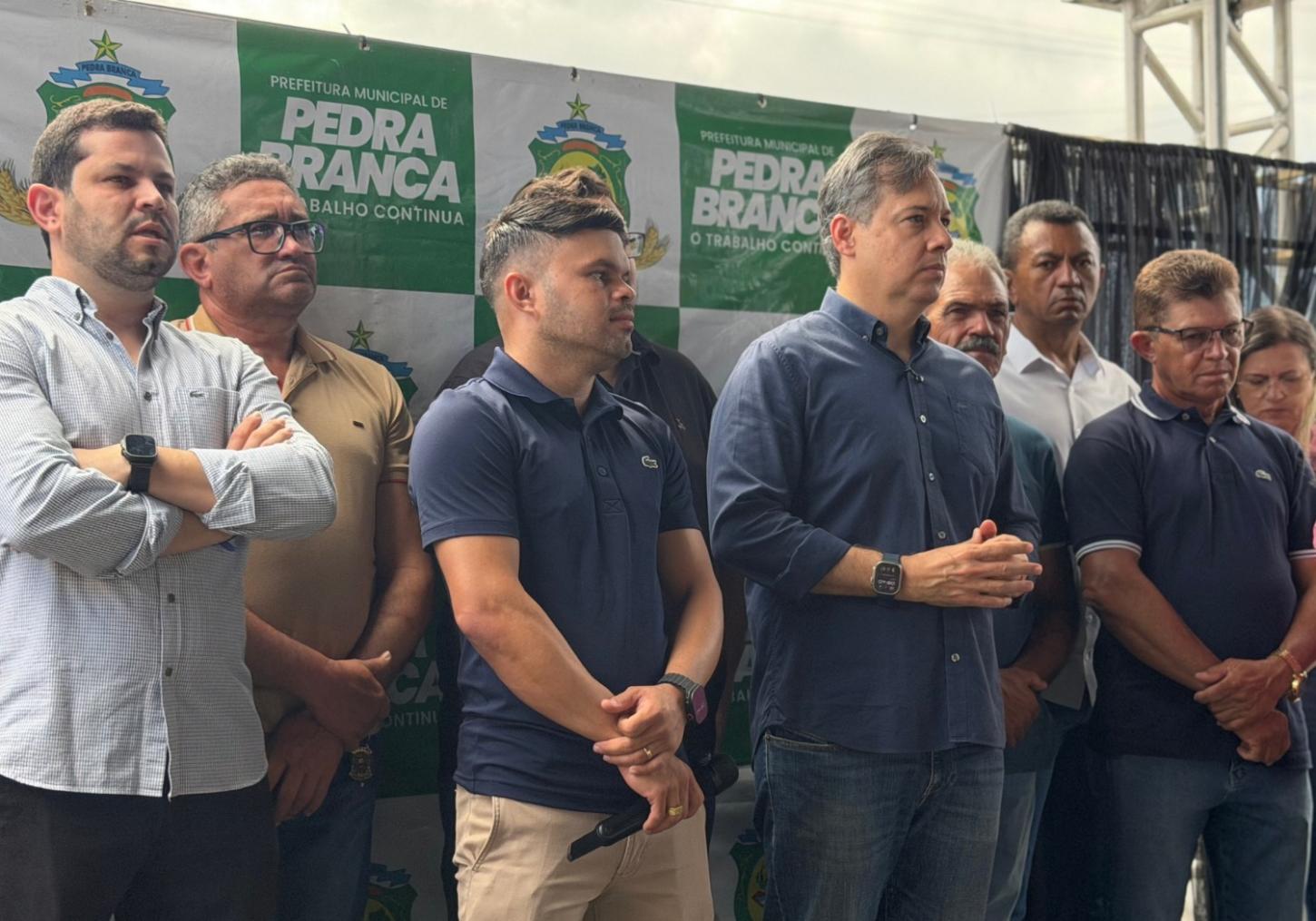 Júnior Araújo acompanha ação de saúde em Pedra Branca com atendimentos especializados da Carreta da Saúde