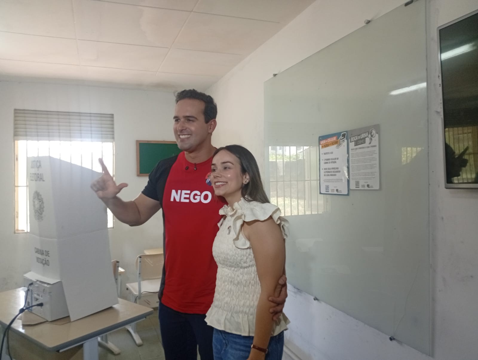 Lucas Ribeiro vota no segundo turno das eleições em Campina Grande