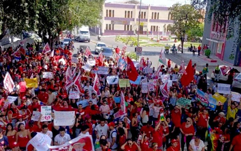 Lulaço reúne estudantes, professores e sindicatos em ato pelas ruas de Cajazeiras