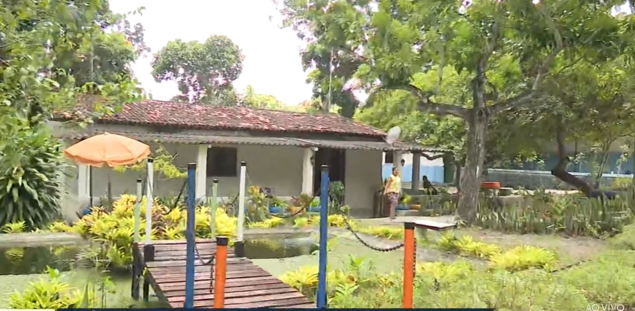 Santa Rita: mais de 100 pessoas deixam abrigo e dormem em posto na BR-230