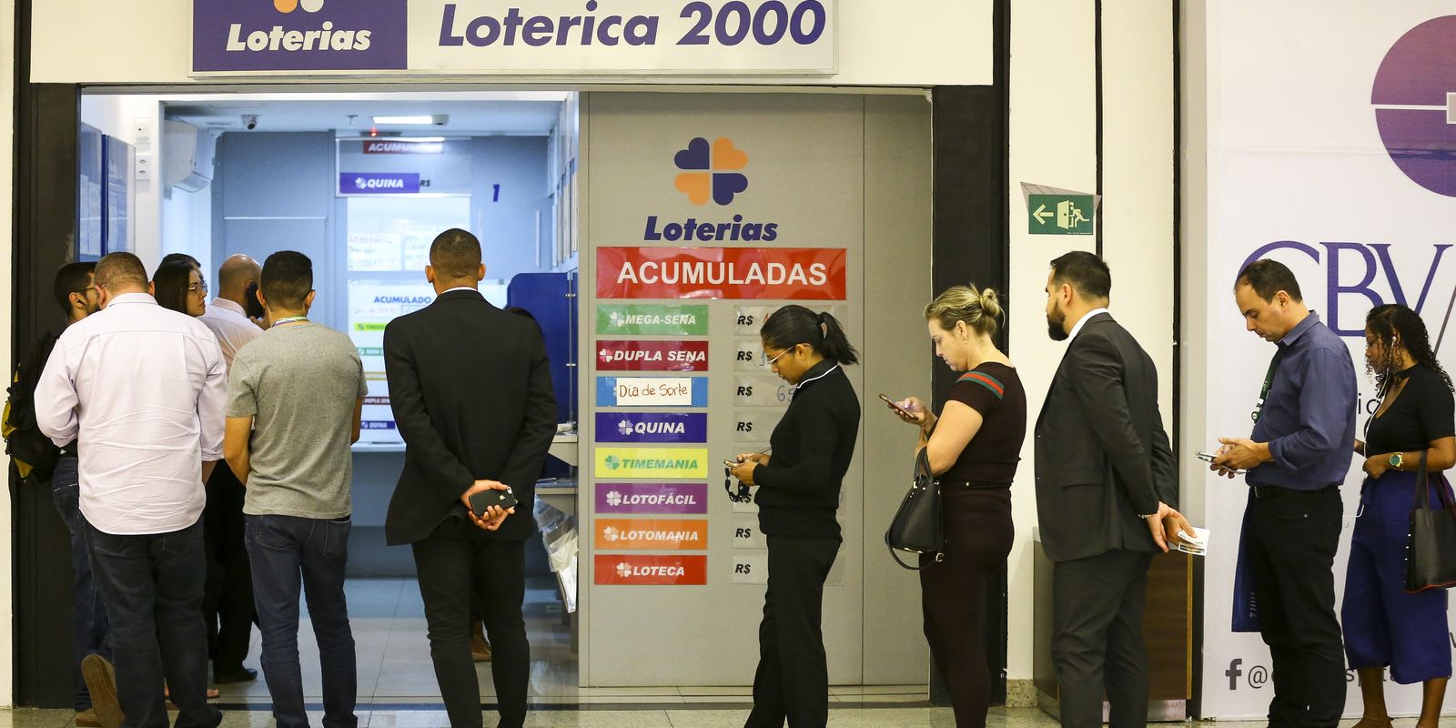 Mega-Sena pode pagar R$ 112 milhões em sorteio neste domingo