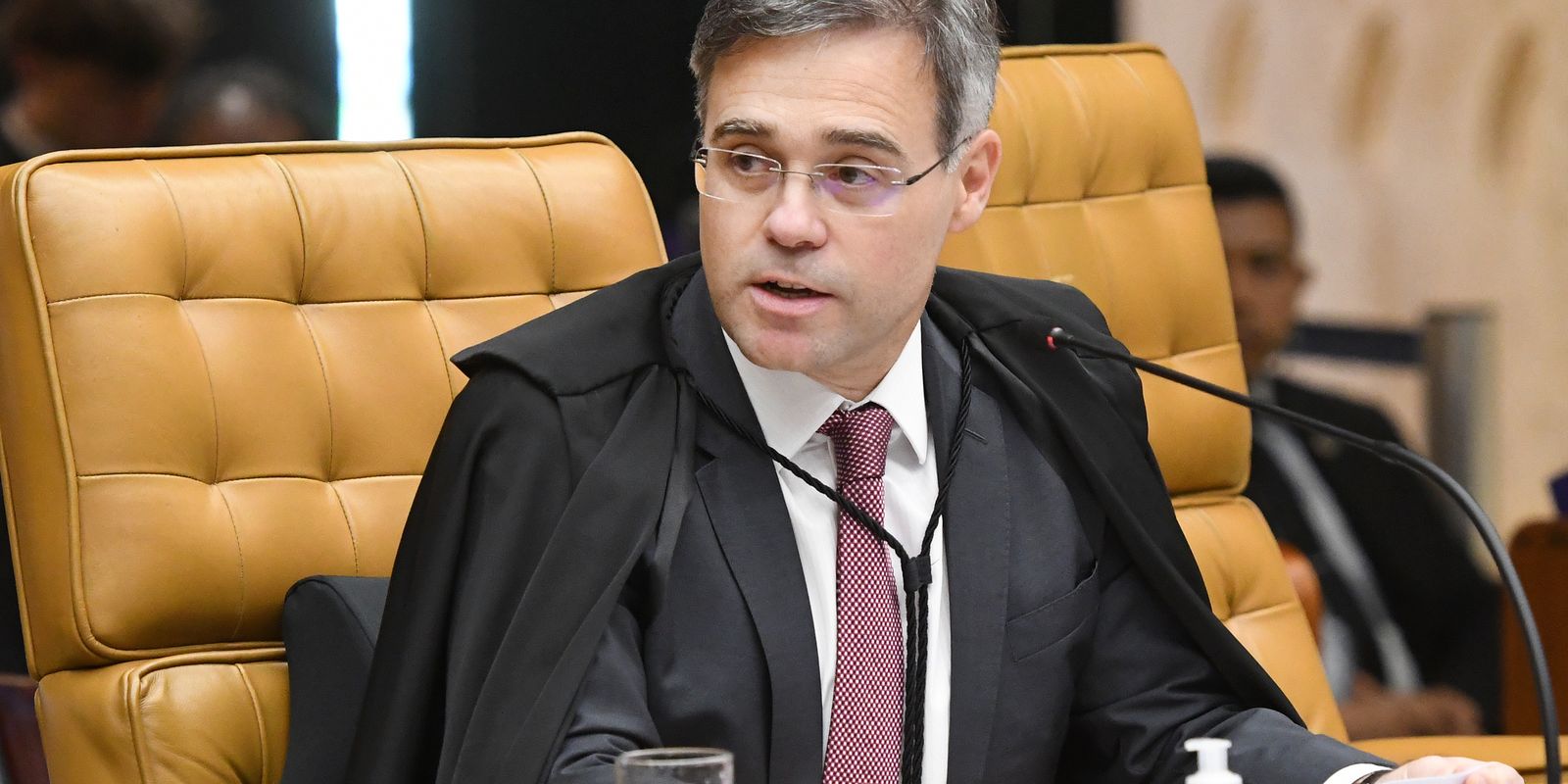 Decisão do TSE ordena remoção de vídeo de deputados contra Flávio Bolsonaro