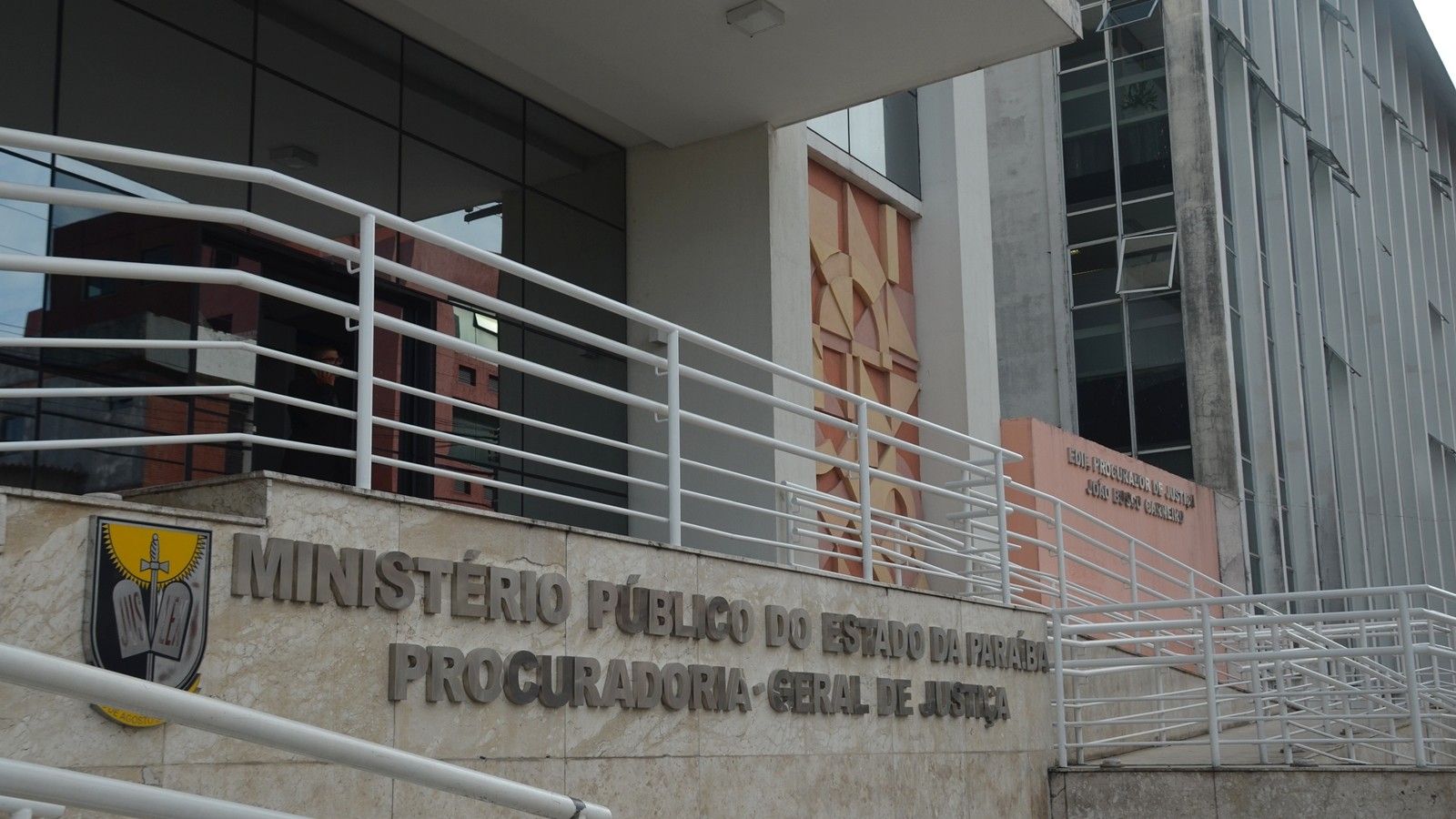 Ministério Público abre inquérito civil para investigar animais soltos em João Pessoa