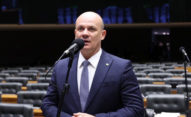 Projeto atualiza crime de perseguição com foco em condutas digitais