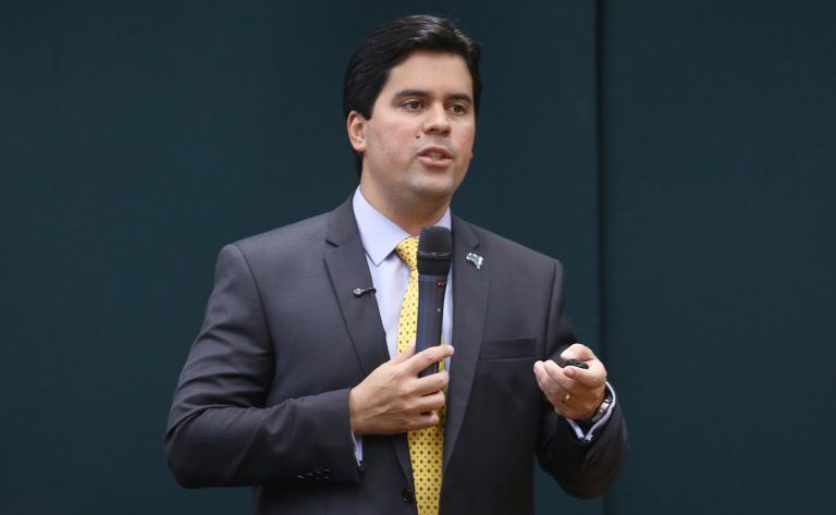 Projeto na Câmara cria política de esporte inclusivo para jovens neurodivergentes