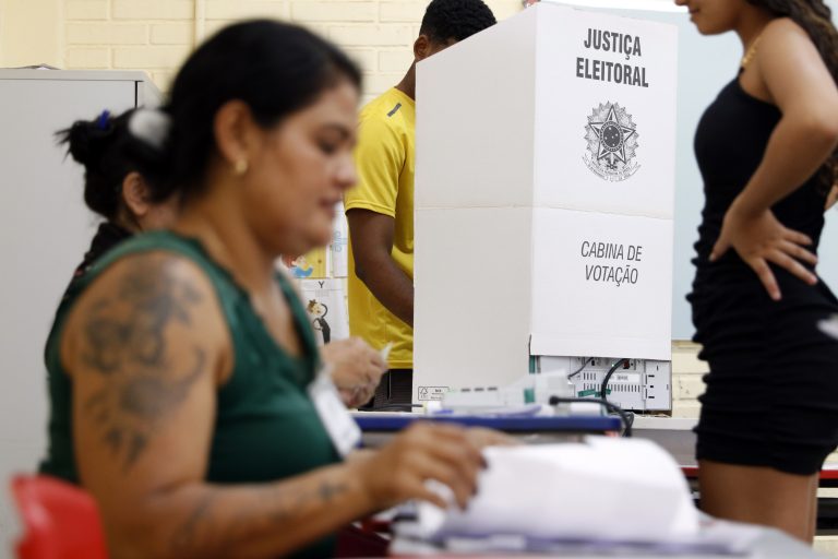 Propaganda eleitoral gratuita retorna ao rádio e à TV para o segundo turno
