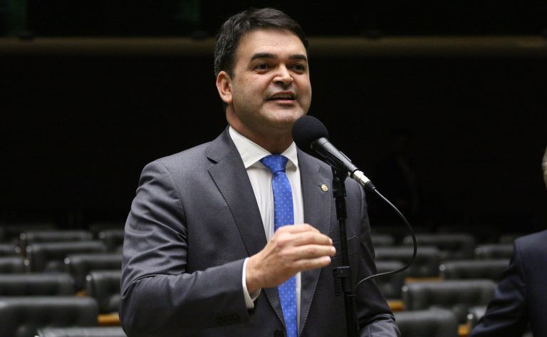 Relator defende anistia de dividas para mei no plenario da camara