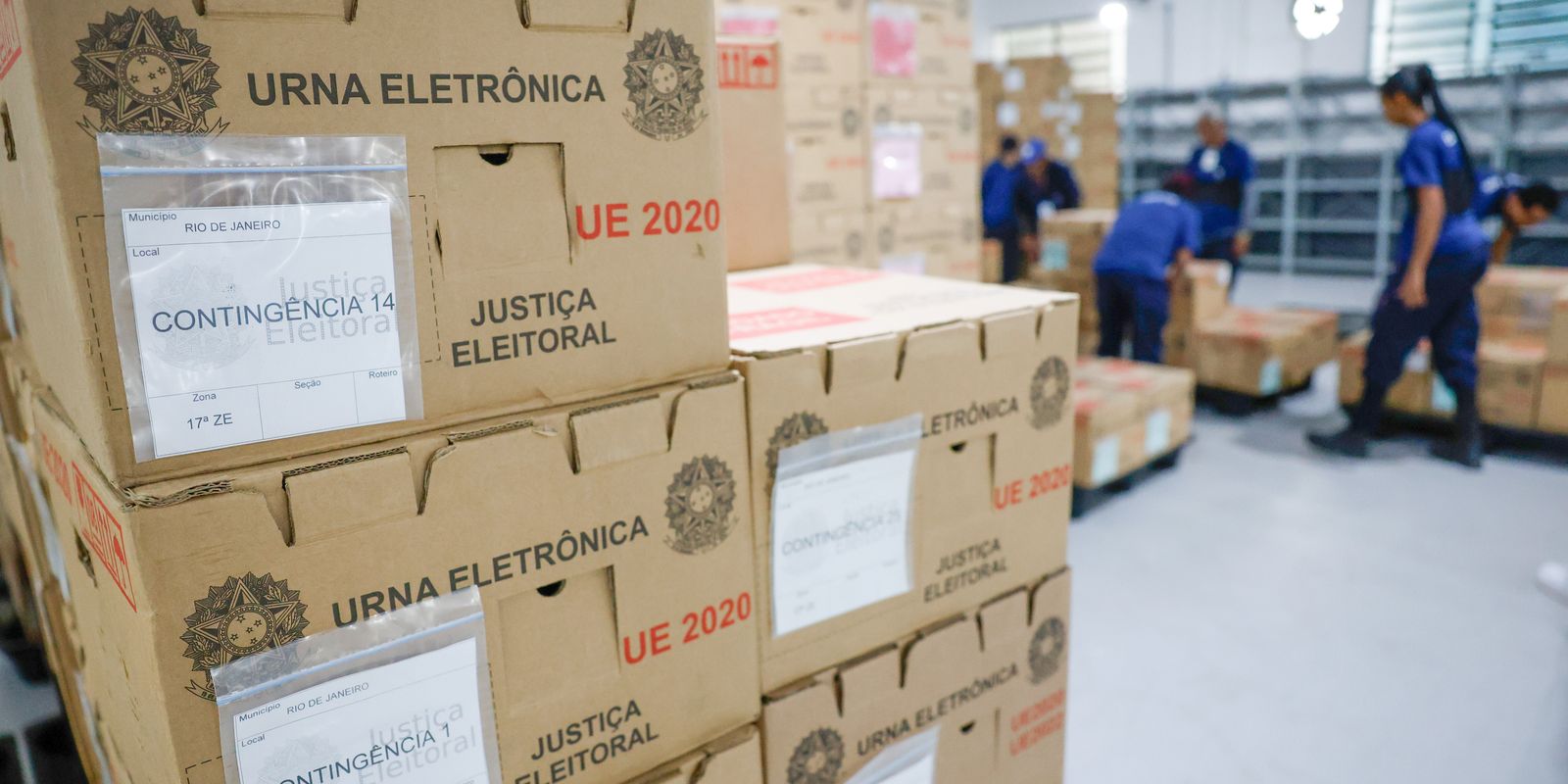 Tribunais distribuem urnas eletrônicas e preparam seções para a votação