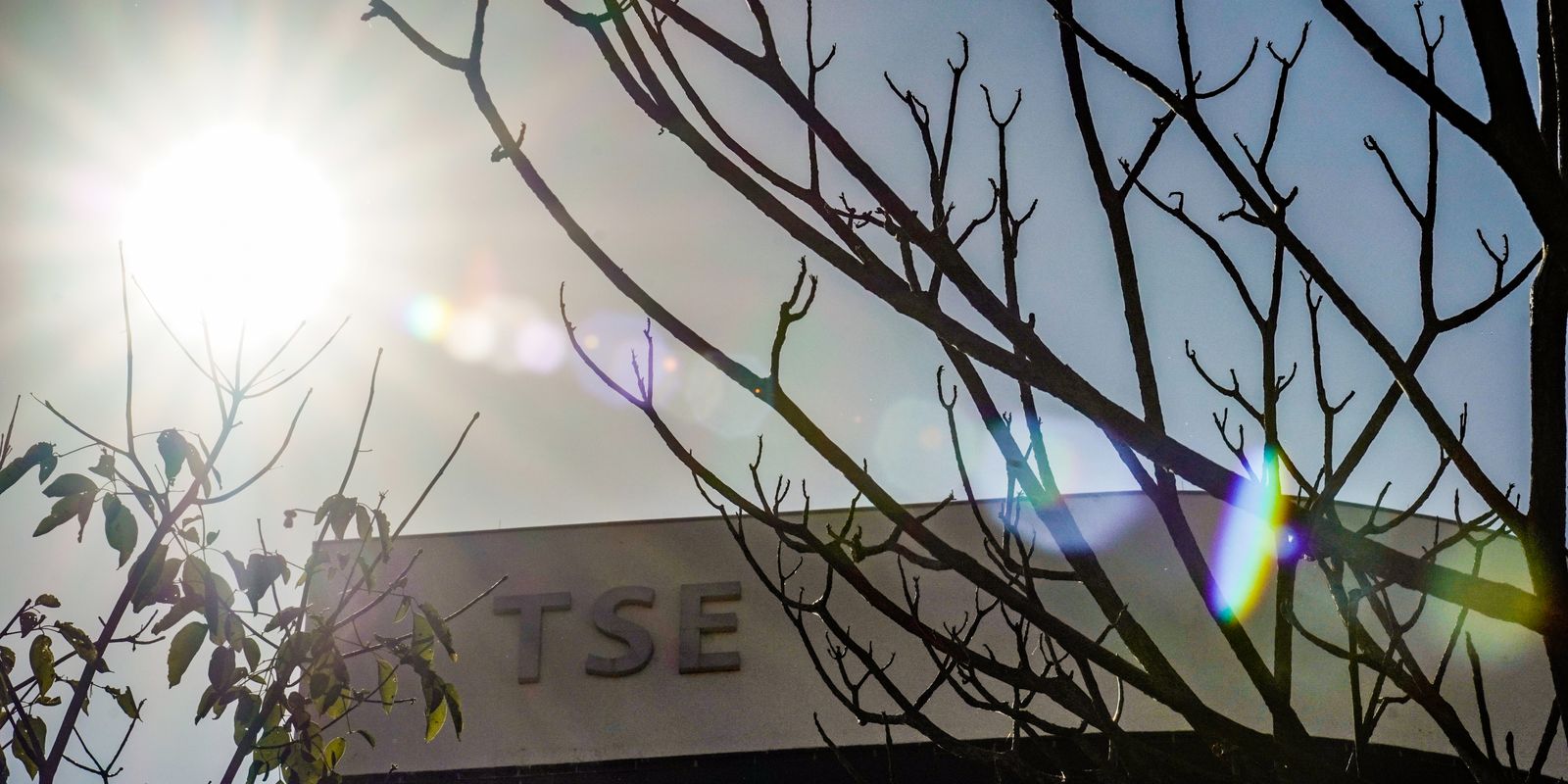 TSE confirma veto a conteúdos que associam Lula e Flávio ao crime organizado
