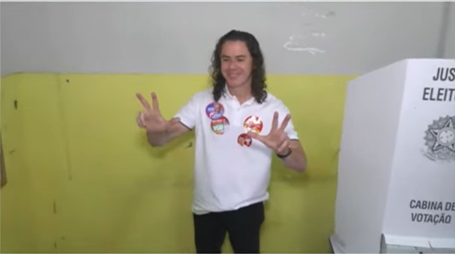Veneziano Vital do Rêgo vota em Campina Grande e destaca prestação de contas