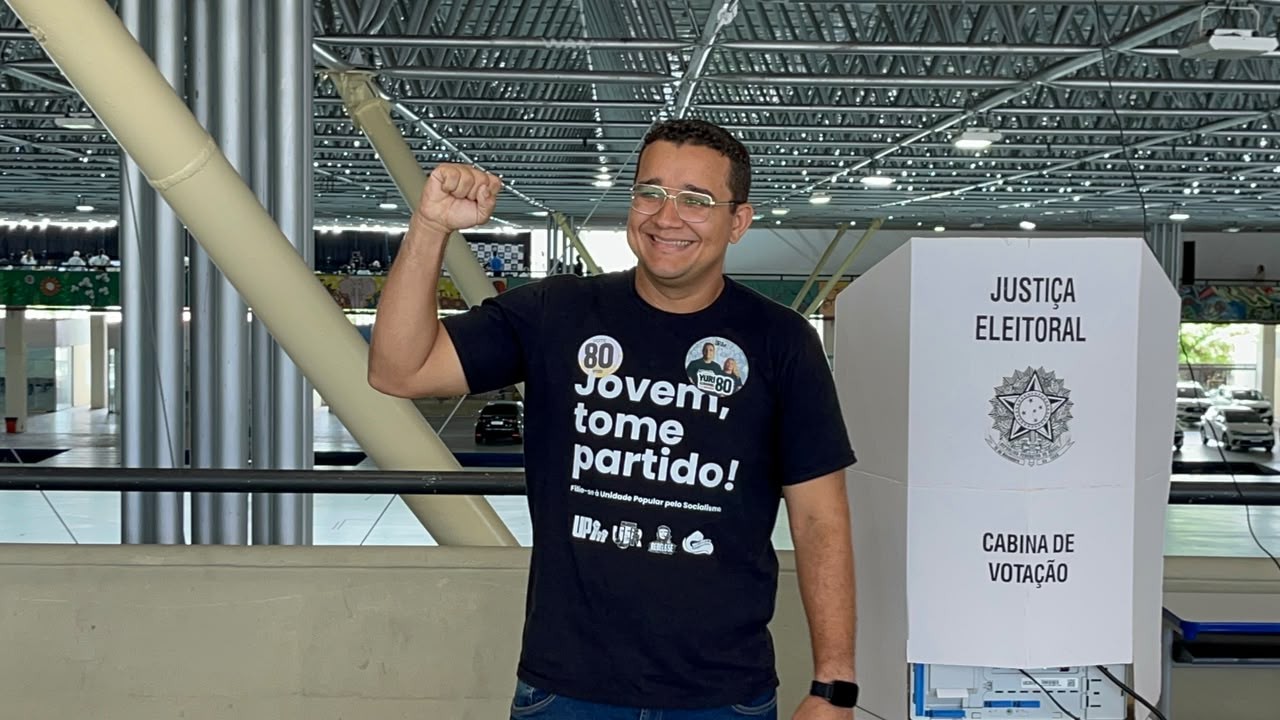 Candidato Yuri Ezequiel vota em João Pessoa pelas Eleições na Paraíba