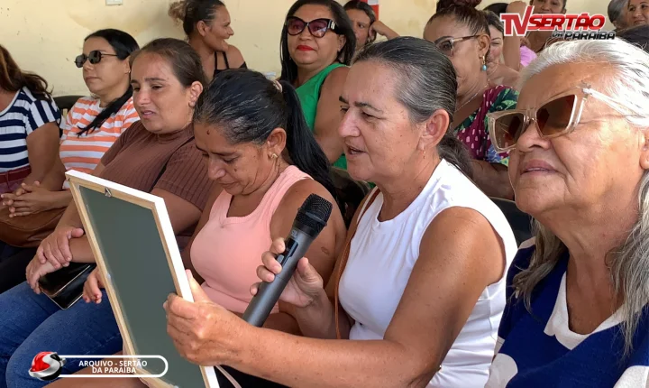 Ação social mobiliza mulheres com foco em direitos, valorização e dinâmica de autoconhecimento no Sertão