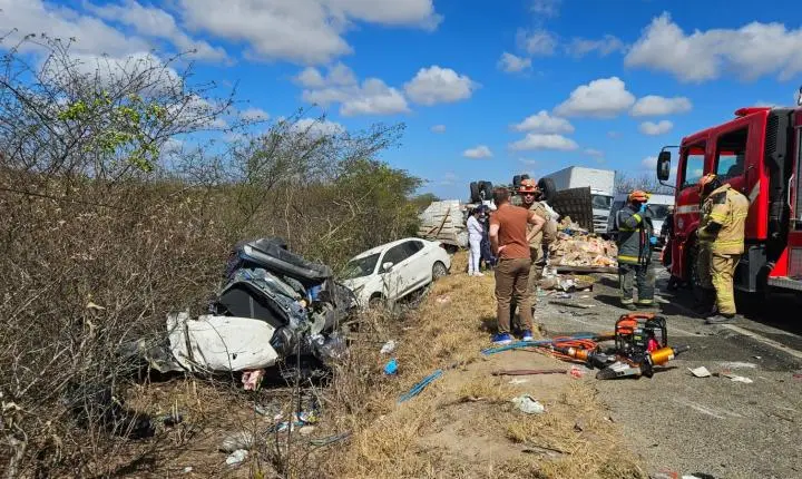 Tragédia na BR-230: colisão entre van e caminhonete deixa seis mortos na Paraíba