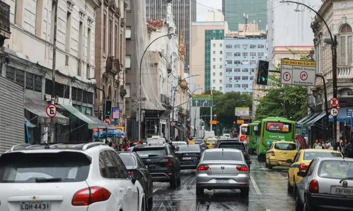 Adesivo eleitoral em veículos pode causar a perda de cobertura de seguro